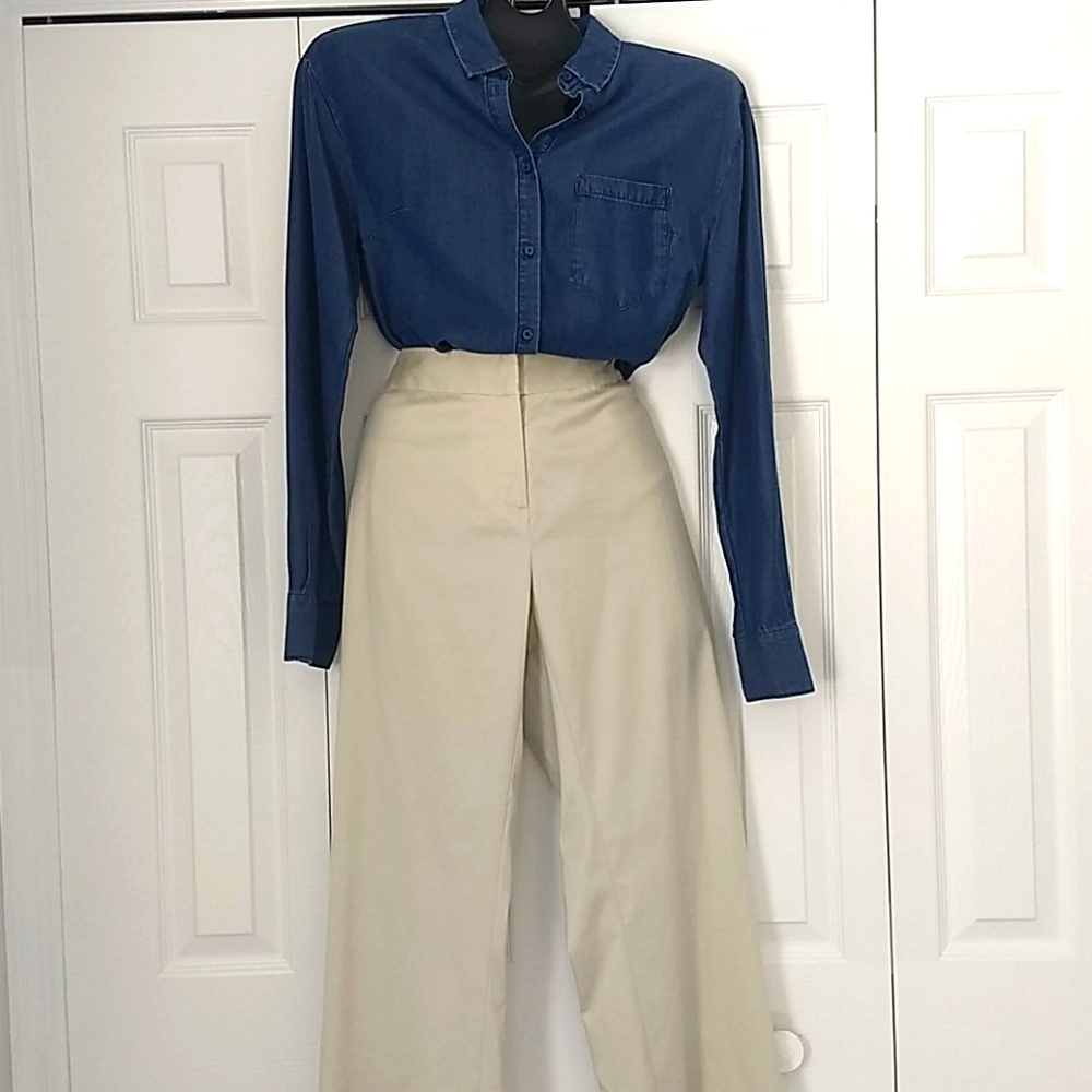 St John Sport khaki pants.